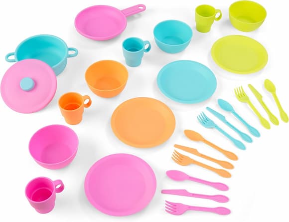 Servizio da tavola colorato per cucina giocattolo con pentole, piatti e posate