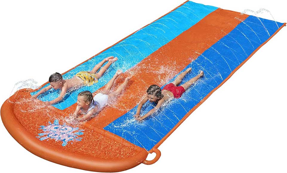 Scivolo d’acqua da giardino a tre corsie con spruzzatori laterali